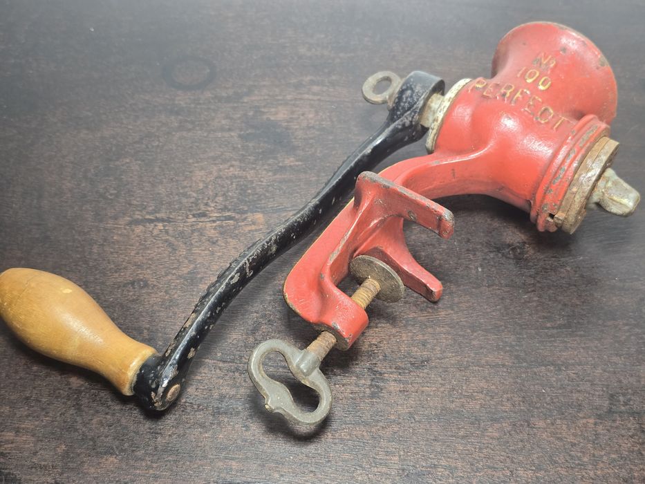 moedor de carne manual antigo da marca Husqvarna