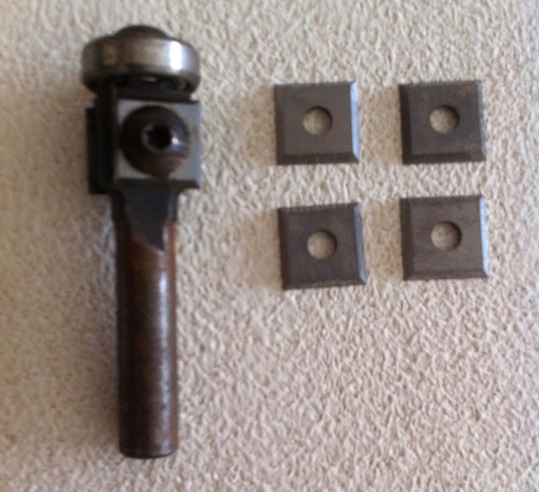 fresa com aste de 8 mm e 4 laminas novas