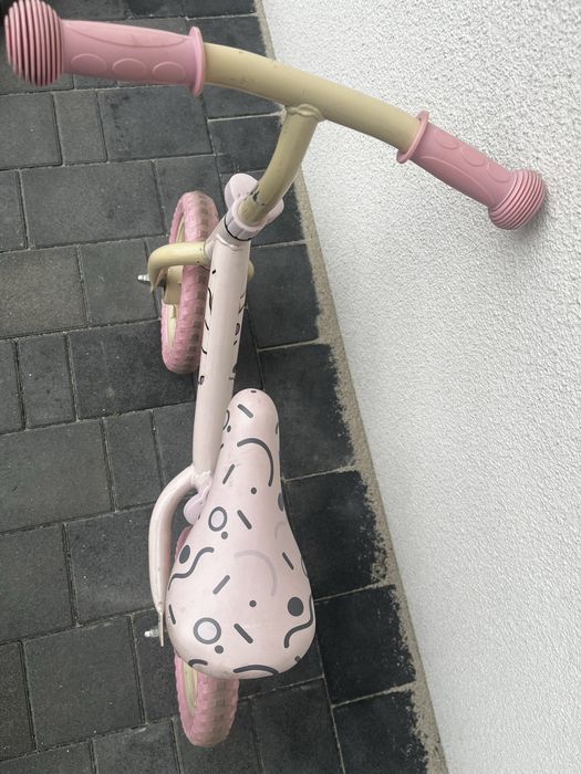 Rowerk biegowy dla dziwczynki .