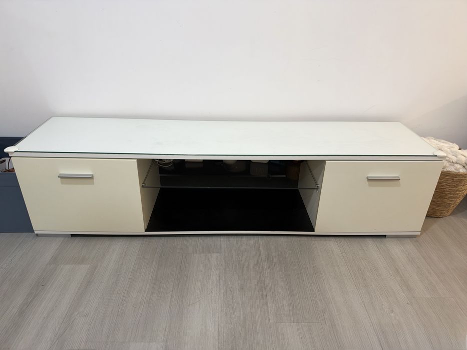 Móvel de TV branco – 180 cm