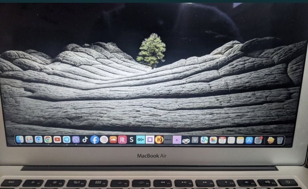 MacBook air 2012 Monterey / i5 4 128