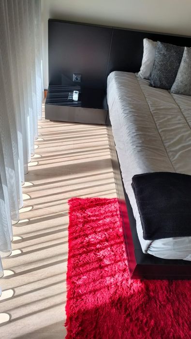 Cama lacada a preto usada