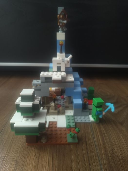 LEGO Minecraft 21243
