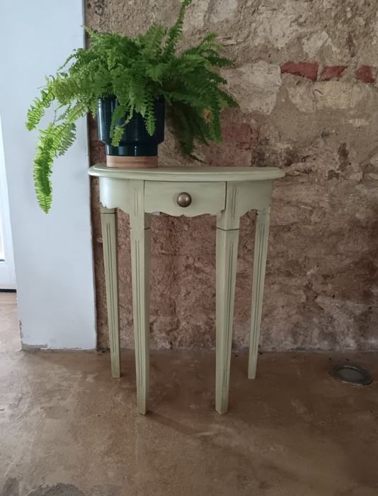 Diversas mesinhas apoio recuperadas