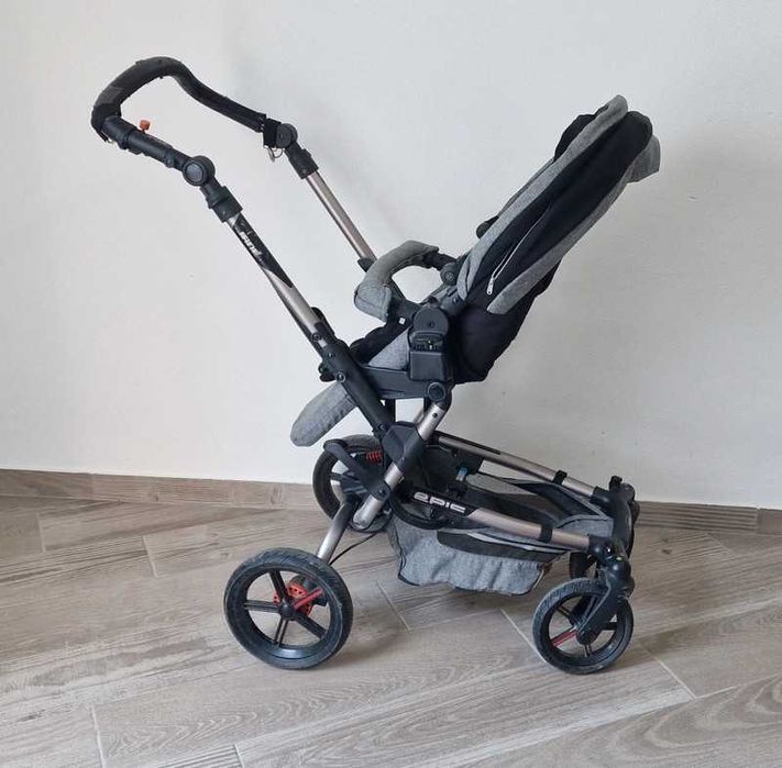 Carrinho de passeio para bebé da marca Jané