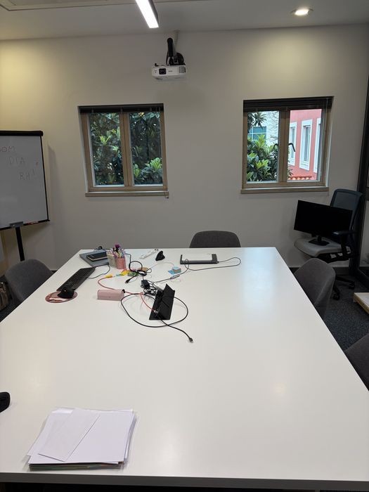 Mesa de Reuniao Executiva + 12 Cadeiras Premium