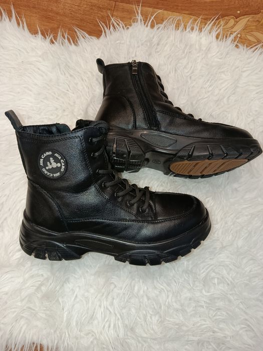 Теплі ботінки 36р