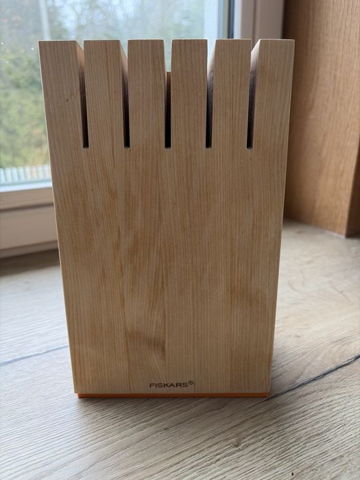 Stojak blok drewniany na noże Fiskars