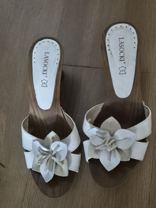 Buty damskie, klapki Lasocki