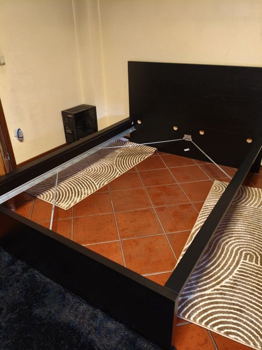 Cama de casal 140x200 como nova
