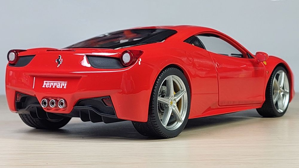 Модель Ferrari 458 Italia Hot Wheels 1:18