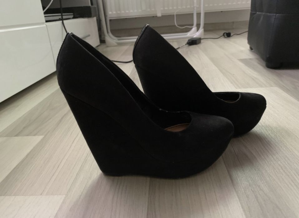 Czarne koturny 36