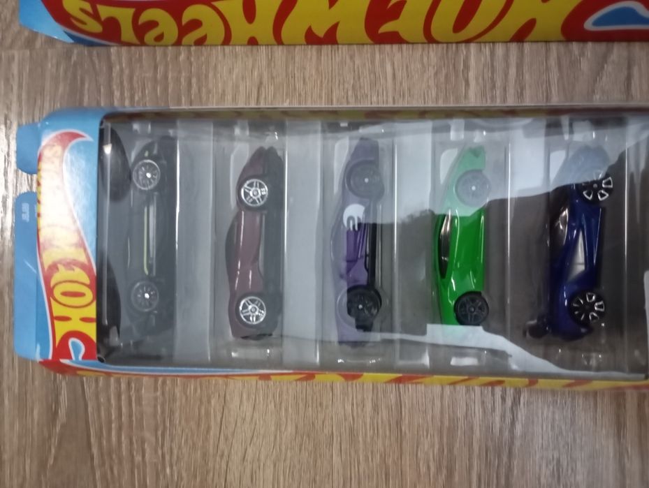 Hot wheels pack-5 carros