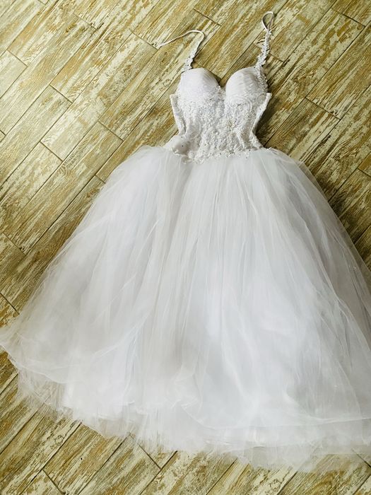 Весільна сукня