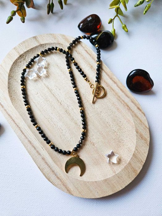 Naszyjnik z czarnego obsydianu oraz z rogiem obfitości