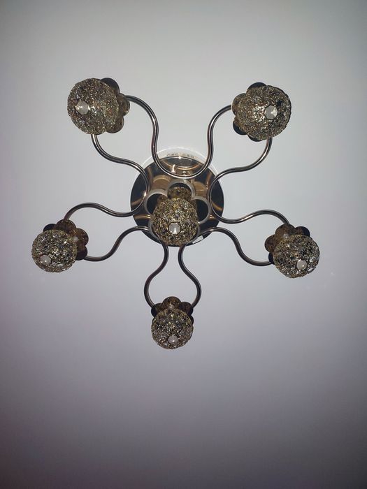 Потолочная люстра на 6 плафонов