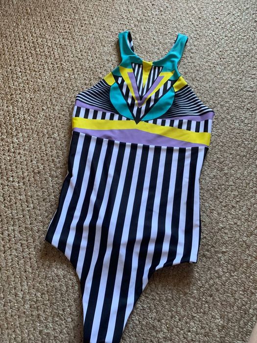 Суцільний купальник