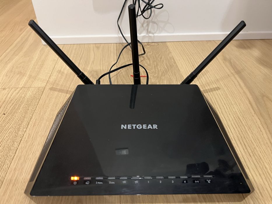 Router Netgear Nighthawk R6400v2 AC1750