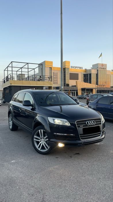 Ауді Q7 Нерозмитнена