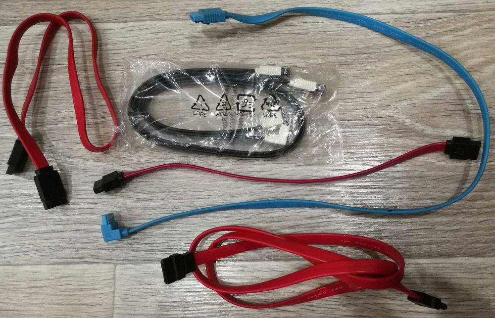 Кабелі (перехідники / подовжувачі / конектори / розгалужувачі)