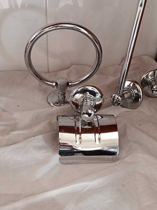 Conjunto em inox para WC de 4 peças