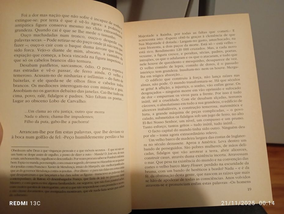 Livro de capa dura " El-rei Junot"