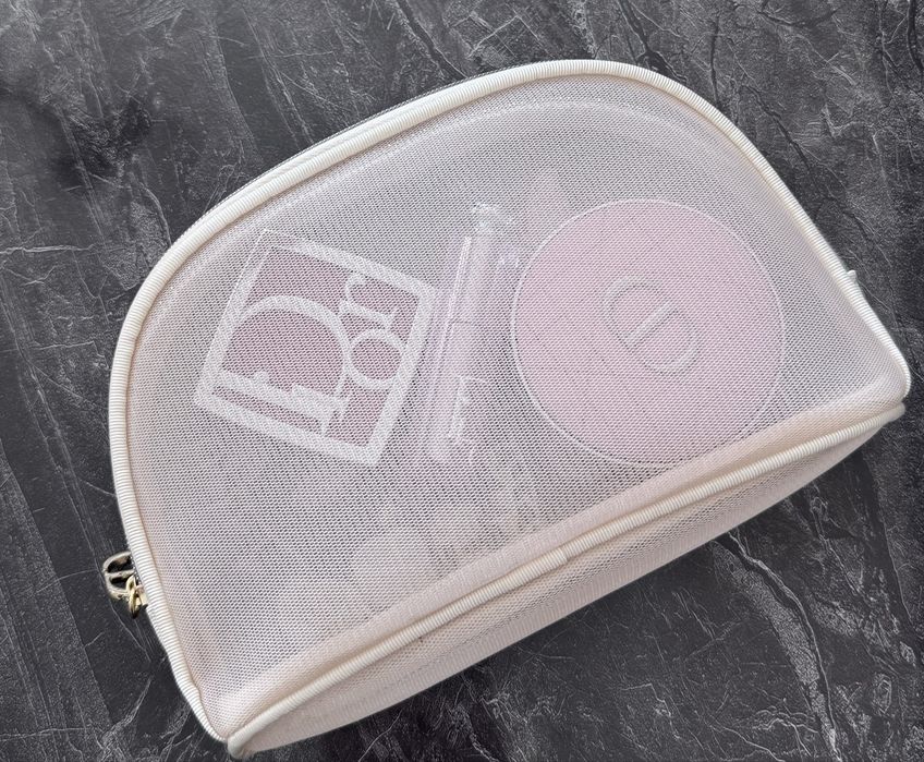 Косметичка Dior з вишивкою