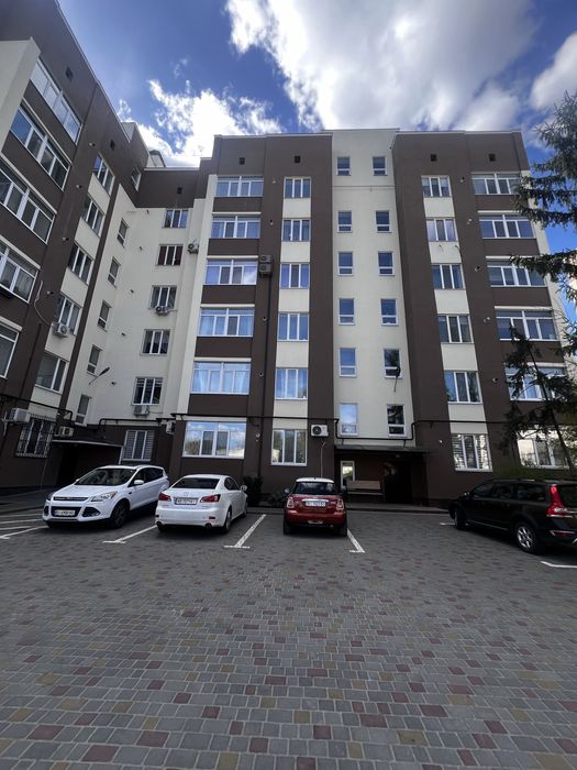 Продам 3х кімнатну ДВУХ УРОВНЕВУ  квартиру ЖК  вул. Нагірна