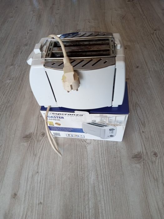 Używany, sprawny technicznie toster