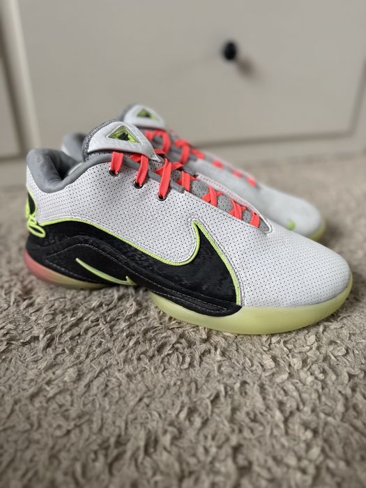 Buty sportowe do koszykówki Nike Lebron XXII Moonlight