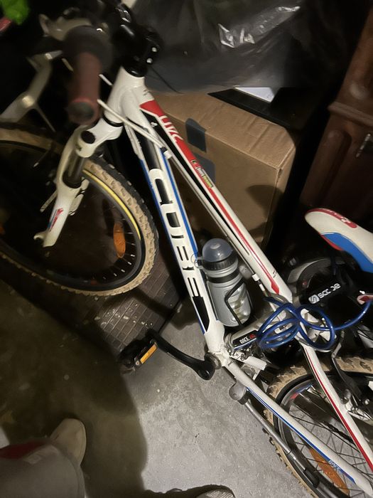 Bicicleta cube para adolescente