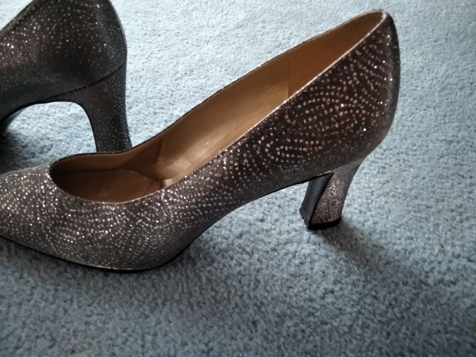 Błyszczące buty stan bdb
