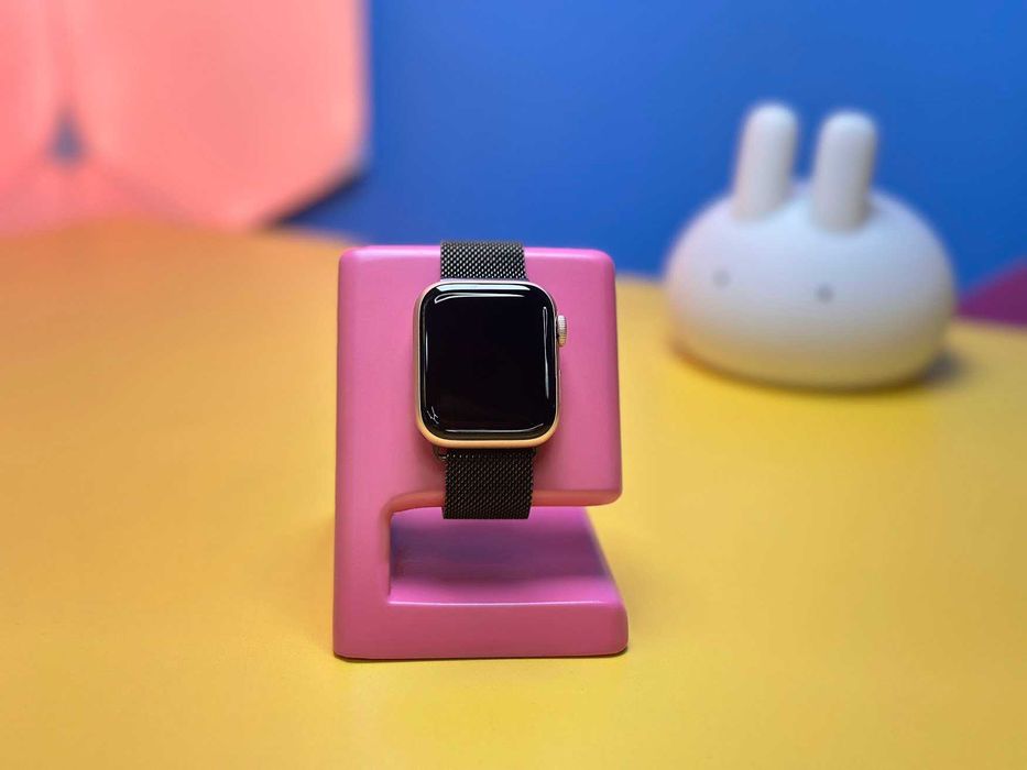 Смарт-годинник Apple Watch Series 5 GPS 40mm (143768) Б/У З ГАРАНТІЄЮ