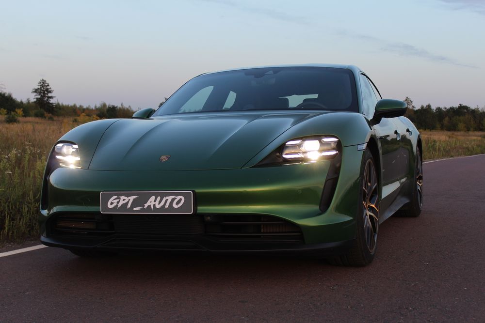 оренда Porsche Taycan 2023 аренда прокат электромобиля автомобиля порш