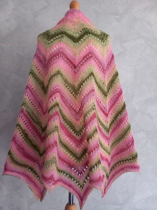 Chusta zorza ręcznie robiona na drutach