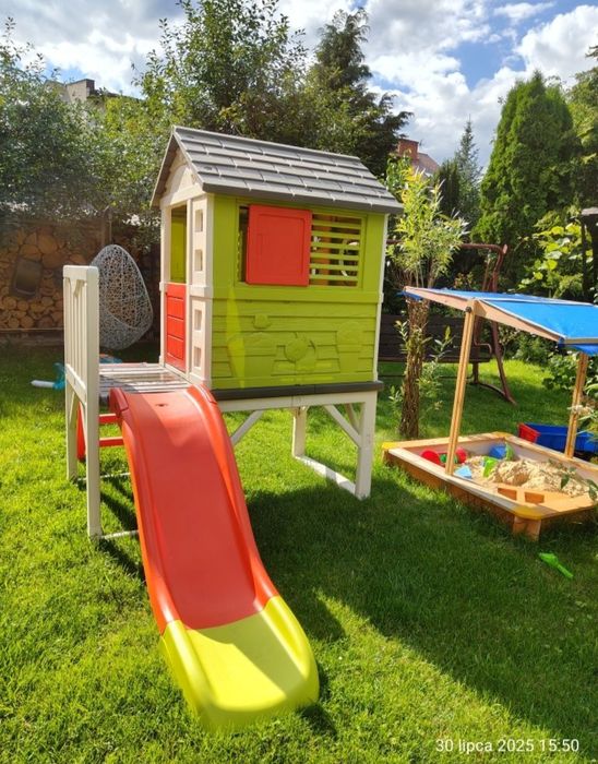 Domek ogrodowy Smoby że zjeżdżalnią dla dzieci
