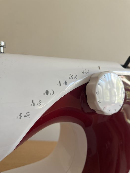 Maquina de Costura JATA Genesis 695 (13 pontos)
