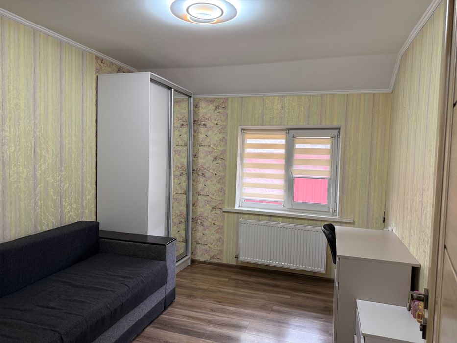 Будинок з ремонтом, є твердопаливний котел та резервне живлення