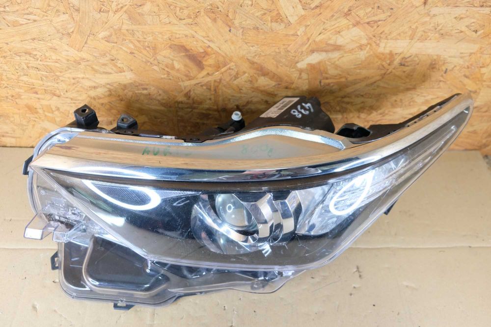 Lampa lewy przód Toyota Auris II Lift
