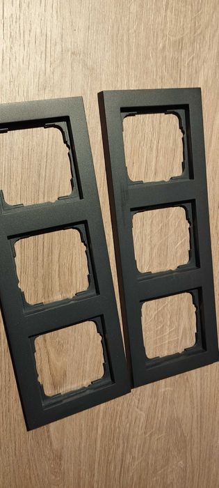 Рамка 3-местная Gira E2 System 55  антрацит 021323