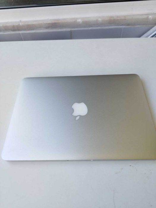 Macbook Pro Retina 13 2015 Intel i5 2.7Ghz + Magic Mouse + Apple Keyb.
