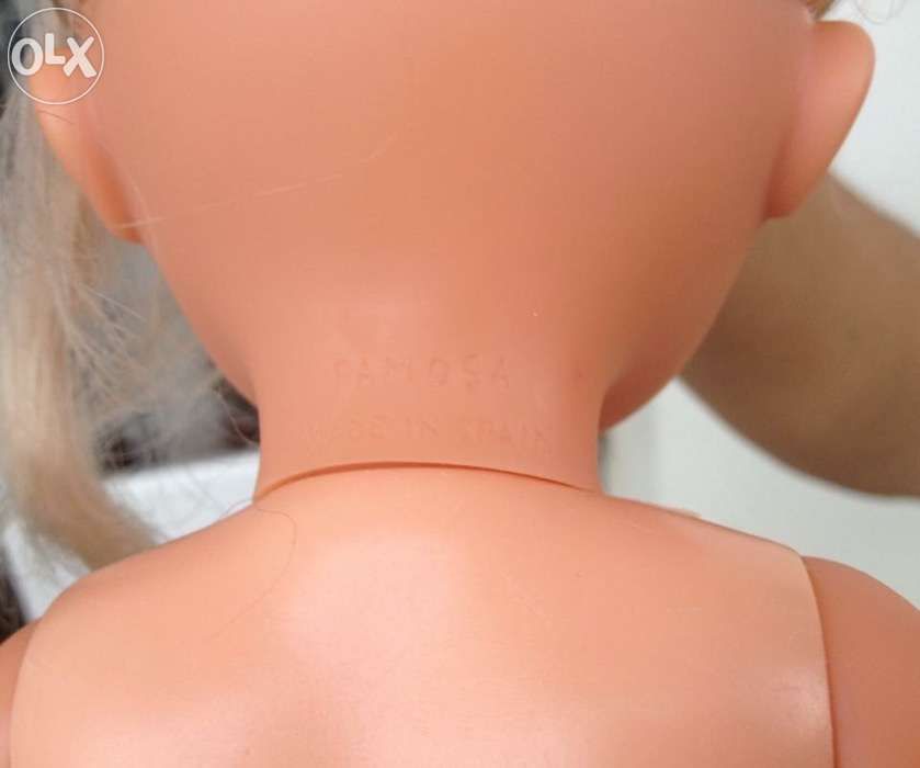 Nancy Daypa da Famosa dos anos 80 com vestido de comunhão e sapatos