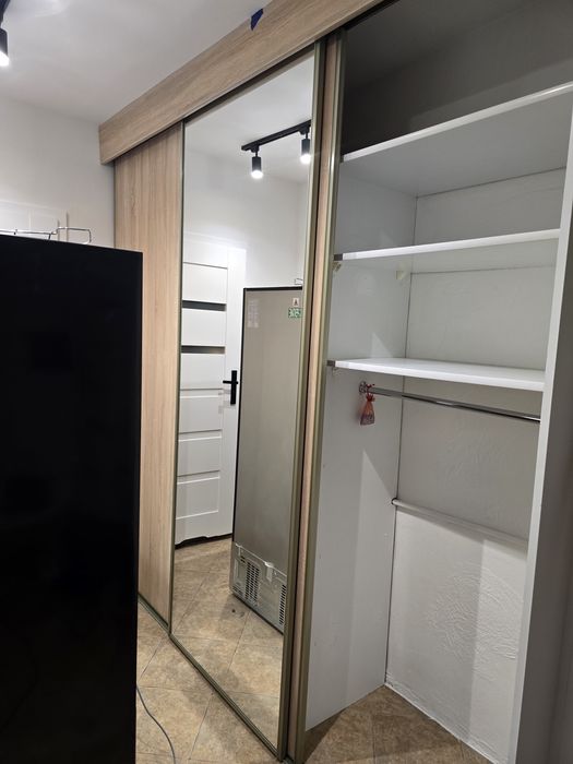 Drzwi przesówne z lustrem