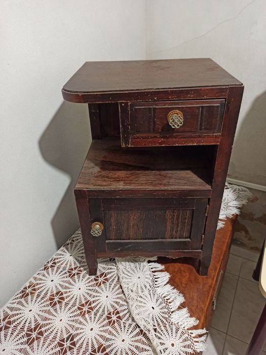 Mesa de cabeceira antiga