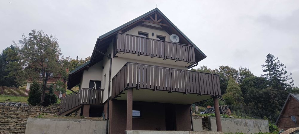 Balustrady balkonowe tarasowe schodowe stalowe pionowe tralkowe