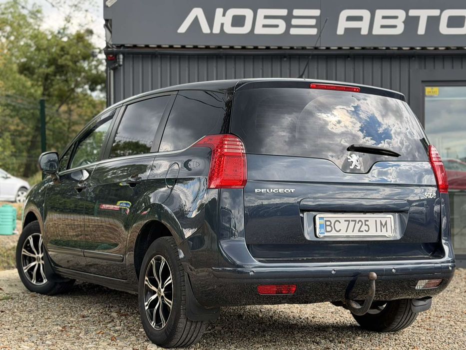 PEUGEOT 5008 2012