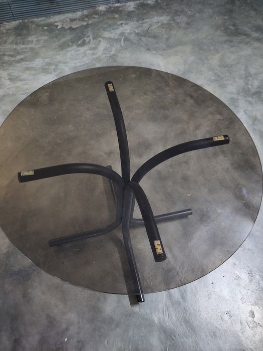 Mesa com tampo de vidro