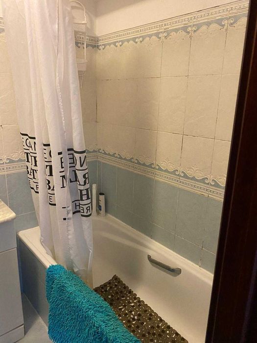 Aluga-se quarto individual