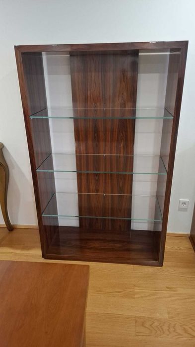 Estante em pau ferro e vidros resistentes!  Valor: 850€ - Como novo!