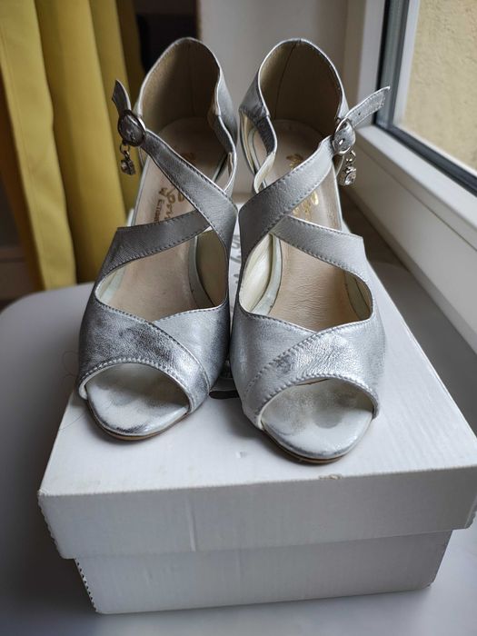 Srebrne sandały obcas 36 J-BUT